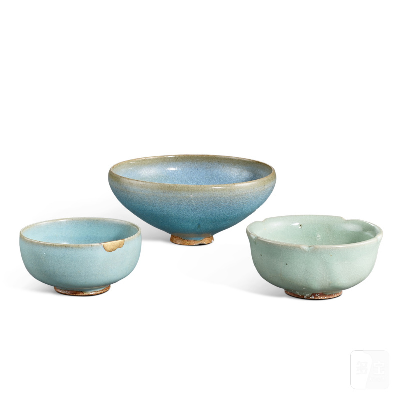 Three Junyao blue-glazed bowls, Song - Jin dynasty | 宋至金 鈞窰天藍釉盌三件 - 图3